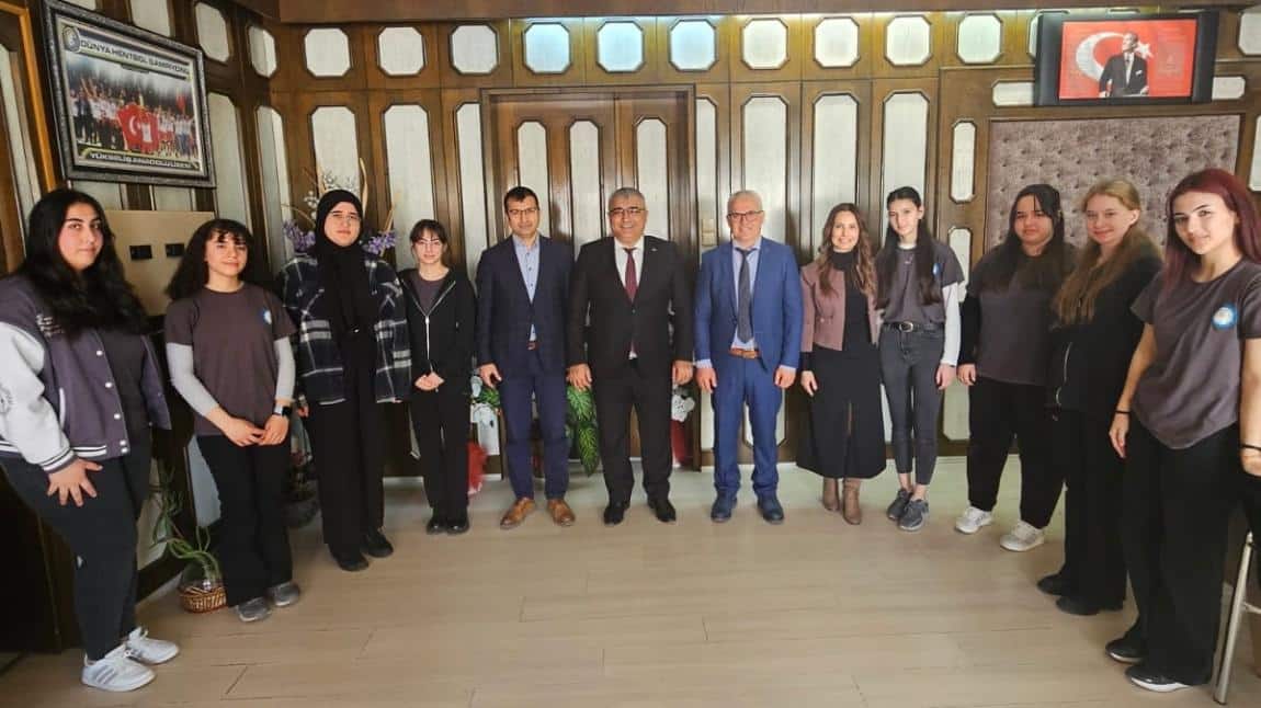 Serik Kız Anadolu İmam Hatip Lisesi Proje Ekibi Cemal Şahin’i ziyaret etti.